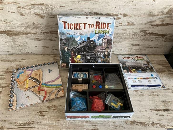 Ticket to ride europe Alan Moon [s957], Hobby en Vrije tijd, Gezelschapsspellen | Bordspellen, Zo goed als nieuw, Ophalen of Verzenden
