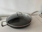 Le Creuset Les Forgées koekenpan 30 cm + glazen deksel, Huis en Inrichting, Keuken | Potten en Pannen, Gebruikt, Aluminium, Ophalen of Verzenden