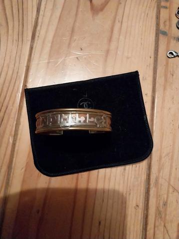Tibetaanse armband beschikbaar voor biedingen