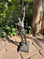 Spelter bronzen beeld overwinnaar met lauwerkrans, Antiek en Kunst, Ophalen of Verzenden
