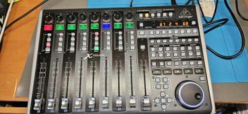 behringer X-touch met een eigen willetje beschikbaar voor biedingen