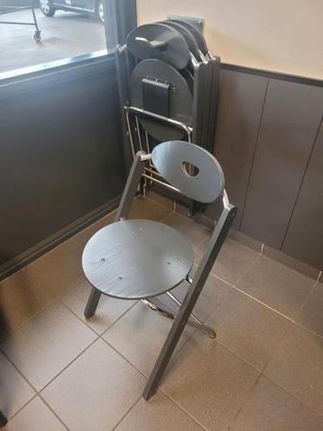 Bijzet stoeltjes met ophangbeugel. Zeer handig.u beschikbaar voor biedingen