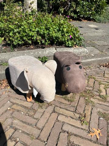Poefjes Nijlpaard & Olifant beschikbaar voor biedingen