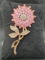 Antiek stijl broche met bloem en strass., Sieraden, Tassen en Uiterlijk, Broches, Nieuw, Overige materialen, Ophalen of Verzenden