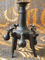 Prachtige antieke kohlhouder met ramskoppen en bellen 14 cm., Ophalen of Verzenden