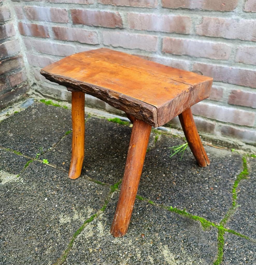 Plantentafel kruk ambachtelijk gemaakt hout gesigneerd uniek, Huis en Inrichting, Krukjes, Ophalen, Gebruikt, Hout