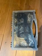 Doos met schroeven en pluggen, Doe-het-zelf en Verbouw, IJzerwaren en Bevestigingsmiddelen, Ophalen, Gebruikt, Minder dan 50 mm