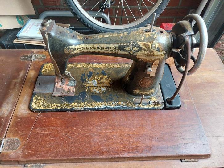 Antieke Singer Naaimachine met Tafel, Antiek en Kunst, Antiek | Naaimachines, Ophalen