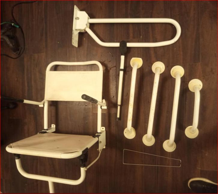 Douchestoel incl. 5x wandbeugels, Huis en Inrichting, Badkamer | Badkamermeubels, Gebruikt, Overige typen, 100 tot 150 cm, 50 tot 100 cm