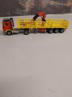 Te koop Volvo F-10, 4x2 met 3-as kraantrailer van Siku, Hobby en Vrije tijd, Modelauto's | 1:50, Ophalen of Verzenden, Zo goed als nieuw