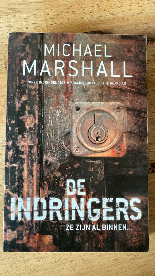 M. Marshall - De indringers, Boeken, Thrillers, Zo goed als nieuw, Nederland, Ophalen of Verzenden