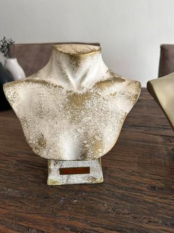 OUDE SIERADEN BUSTE  €10,00 beschikbaar voor biedingen