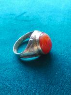Zilverkleurige ring met carneool, 18 tot 19, Ophalen of Verzenden, Zo goed als nieuw, Met edelsteen