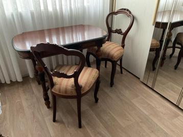 Antieke eettafel met 2 stoelen 19de eeuw beschikbaar voor biedingen