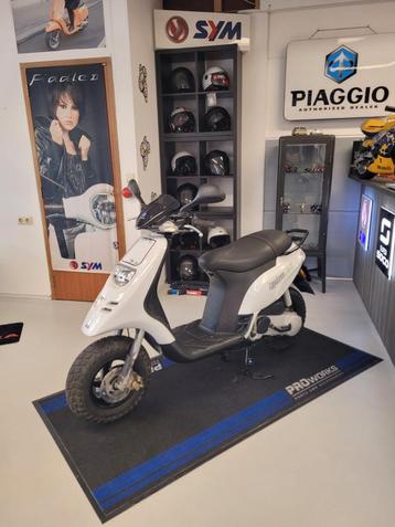 Piaggio typhoon  2305 km nieuw staat!!! beschikbaar voor biedingen