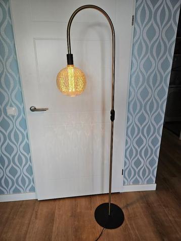 staande lamp beschikbaar voor biedingen