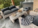 Luxe loungeset: tweezitsbank, 2 fauteuils & 2 tafels, Ophalen, 4 zitplaatsen, Gebruikt, Rotan