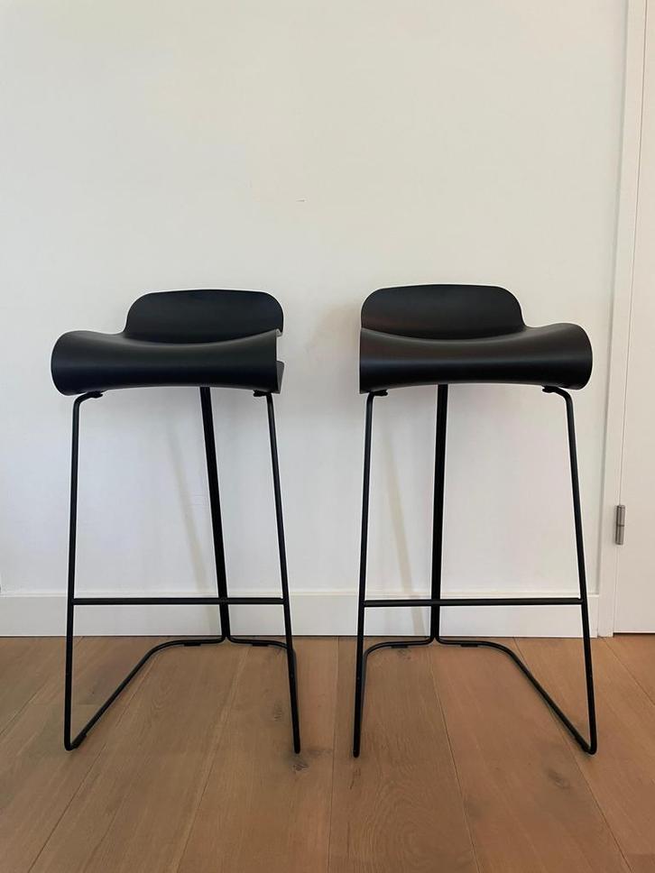 👉 KRISTALIA BCN designer kruk / barkruk 2x zwart z.g.a.n., Huis en Inrichting, Barkrukken, Zo goed als nieuw, 60 tot 90 cm, Metaal