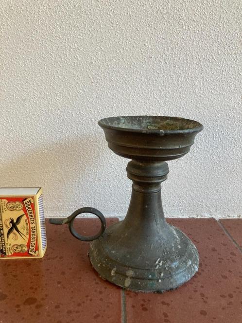 Antiek klein kaarshouder met oortje brons koper ouderwets, Antiek en Kunst, Antiek | Kandelaars, Koper of Brons, Ophalen of Verzenden