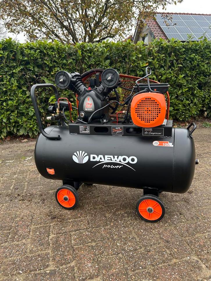 Daewoo Compressor - 100L Tank nieuw, Doe-het-zelf en Verbouw, Compressors, Nieuw, 6 tot 10 bar, 100 liter of meer, 200 tot 400 liter/min