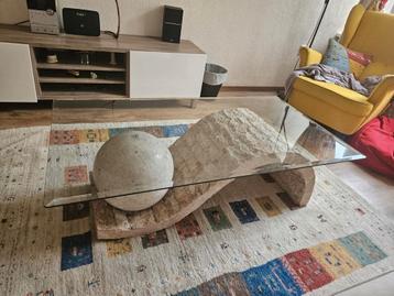 Vintage table beschikbaar voor biedingen