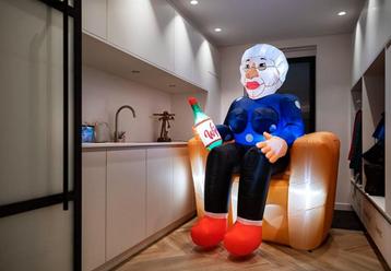 Abraham of Sarah sofa beschikbaar voor biedingen