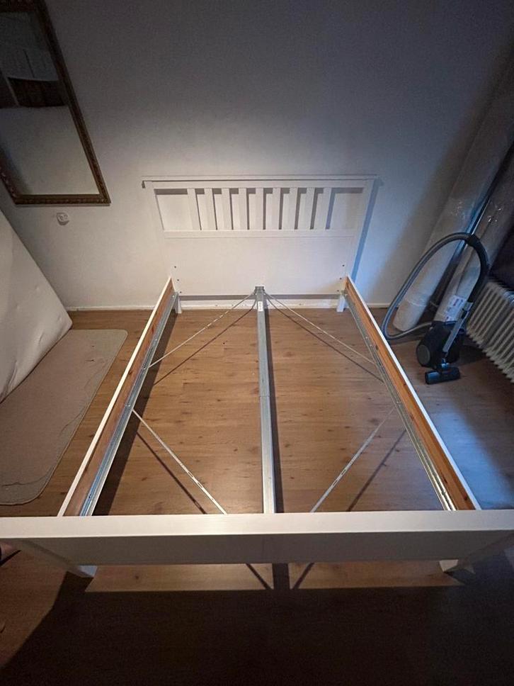Ikea bed HEMNES, Huis en Inrichting, Slaapkamer | Bedden, Zo goed als nieuw, Tweepersoons, 160 cm, Hout, Wit, Ophalen