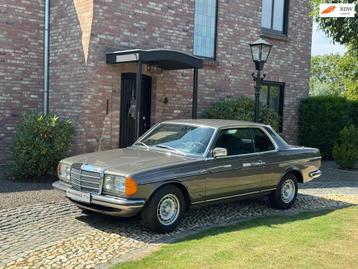 Mercedes-Benz 200-280 (W123) 230 CE Schuifdak Zeer mooi! beschikbaar voor biedingen