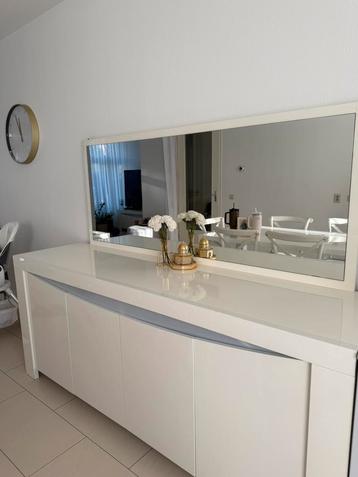 Dressoir beschikbaar voor biedingen