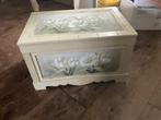 Mooie beige kistje met witte bloemen - brocante, 50 tot 75 cm, Minder dan 50 cm, Ophalen of Verzenden, Zo goed als nieuw