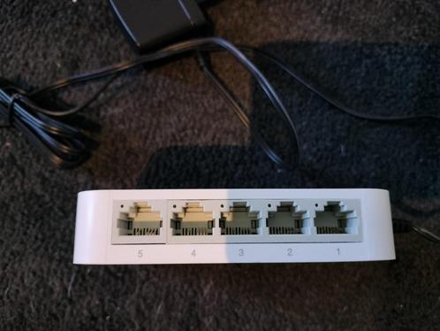 TP-Link TL-SF1005D, Computers en Software, Netwerk switches, Zo goed als nieuw, Ophalen of Verzenden