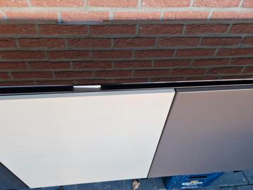 Nette Ikea Besta kast met glazen plaat - afbeelding 2