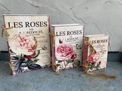 DECORATIE BOEKEN LES ROSES 3 DLG GROTE SET, Huis en Inrichting, Woonaccessoires | Wanddecoraties, Nieuw, Ophalen of Verzenden