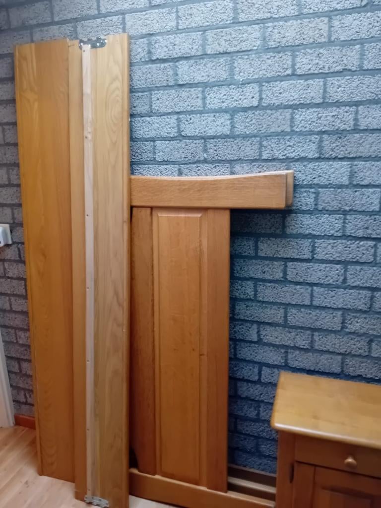 Eikenhouten bed 130cm met spiraal en nachtkastje, Ophalen, Bruin, Zo goed als nieuw, Overige maten