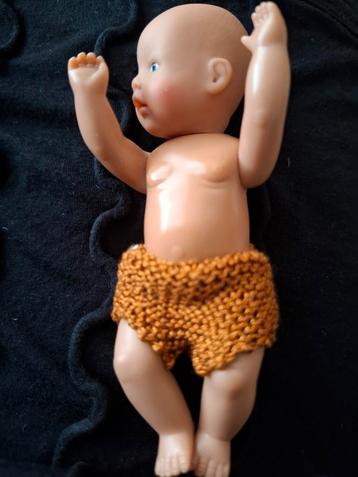 Baby popje beschikbaar voor biedingen