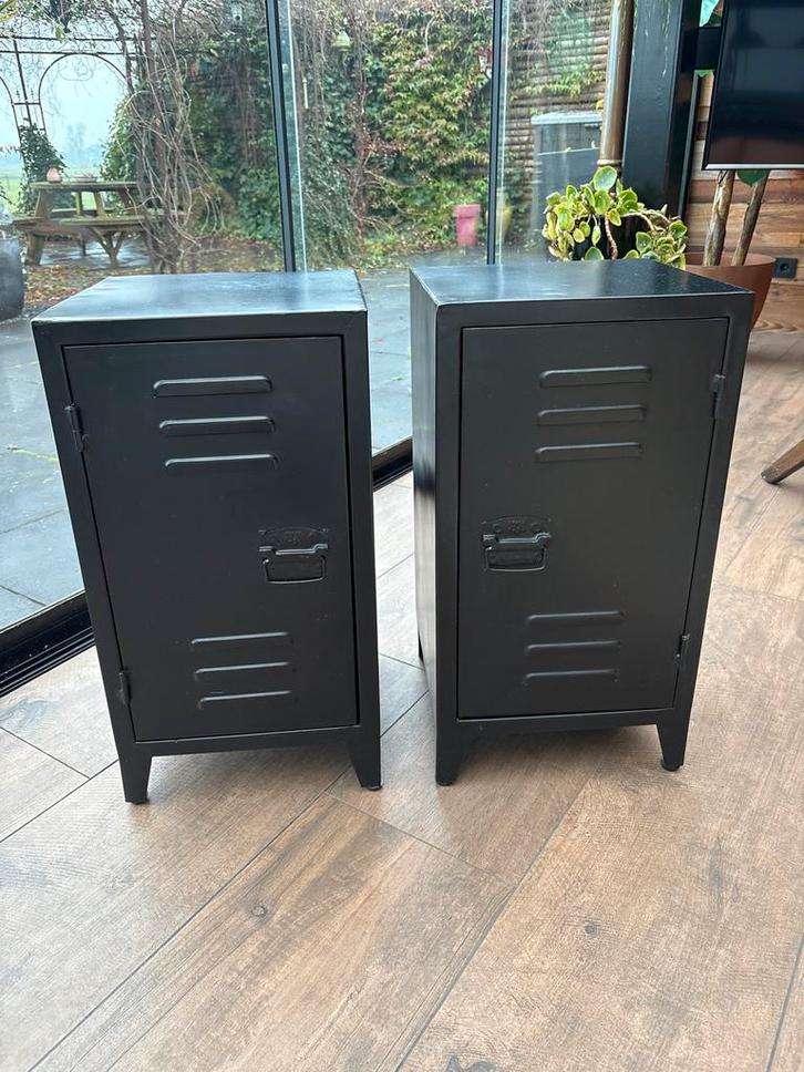Stoere zwarte locker nachtkastjes - set van 2, Huis en Inrichting, Kasten | Kledingkasten, Gebruikt, Minder dan 100 cm, Minder dan 50 cm