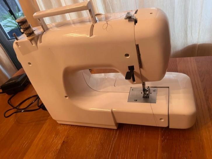 Victoria Naaimachine met veel steken, Hobby en Vrije tijd, Naaimachines en Toebehoren, Gebruikt, Naaimachine, Overige merken, Ophalen