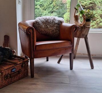 Mooie vintage schapenleren tubchair club fauteuil beschikbaar voor biedingen
