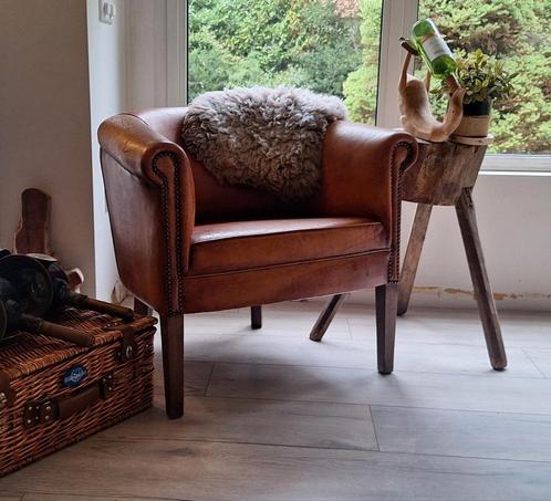 Mooie vintage schapenleren tubchair club fauteuil, Huis en Inrichting, Fauteuils, Gebruikt, Leer, 75 tot 100 cm, 75 tot 100 cm