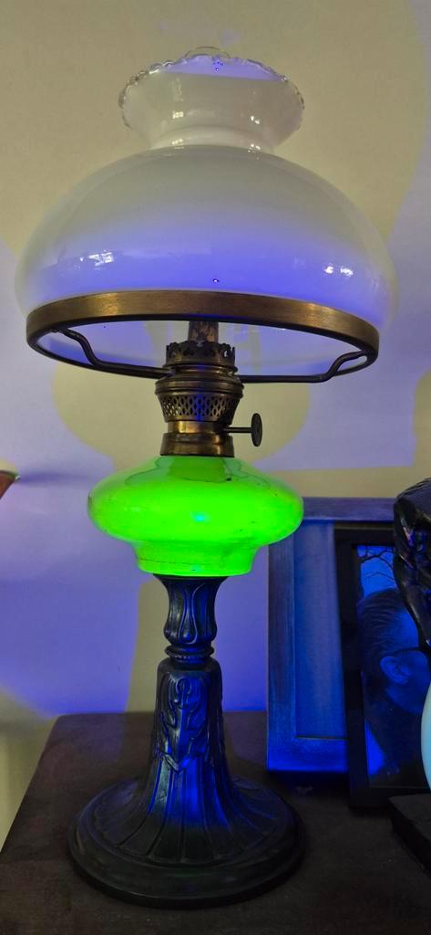 uraniumglazen olielamp., Antiek en Kunst, Antiek | Lampen, Ophalen of Verzenden