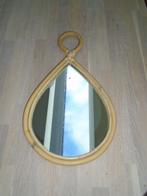 kleine druppel vormige bamboe rotan spiegel, ca 31 x 23, Huis en Inrichting, Woonaccessoires | Spiegels, Minder dan 50 cm, Ophalen of Verzenden
