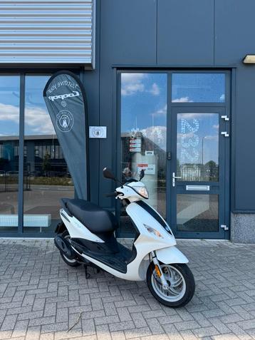Piaggio new fly - Garantie - 6000km - Zeer nette staat. beschikbaar voor biedingen