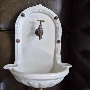 Antiek Engels fonteintje, hoge rug, mooie zeepbakjes beschikbaar voor biedingen