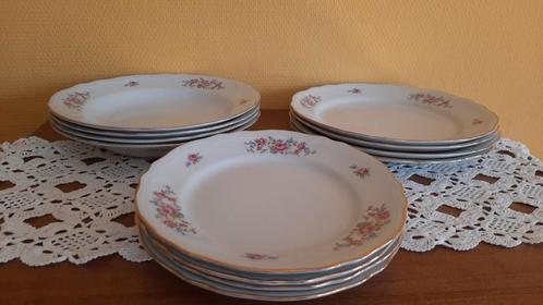 12 vintage BORDEN bloemetjes en gouden randje, Antiek en Kunst, Antiek | Servies los, Ophalen