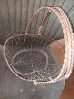 Ijzeren gevlochten mand groot brocante, Huis en Inrichting, Woonaccessoires | Schalen en Manden, Overige materialen, ., Ophalen of Verzenden