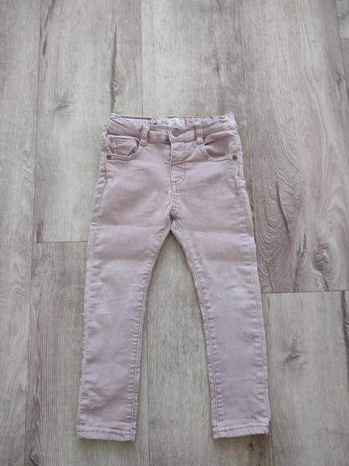 Mooie lichtroze spijkerbroek van Zara, maat 98. Skinny jeans, Kinderen en Baby's, Kinderkleding | Maat 98, Gebruikt, Jongen, Broek