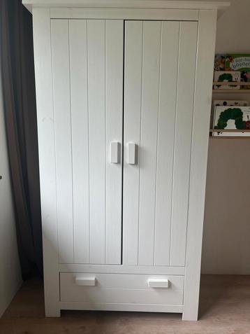 Houten whitewash kast met lade  beschikbaar voor biedingen