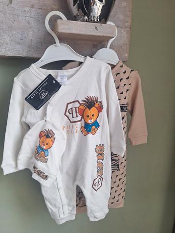 baby kleding boxpakje PHILIPP PLEIN & ARMANI
boxpakjes beschikbaar voor biedingen