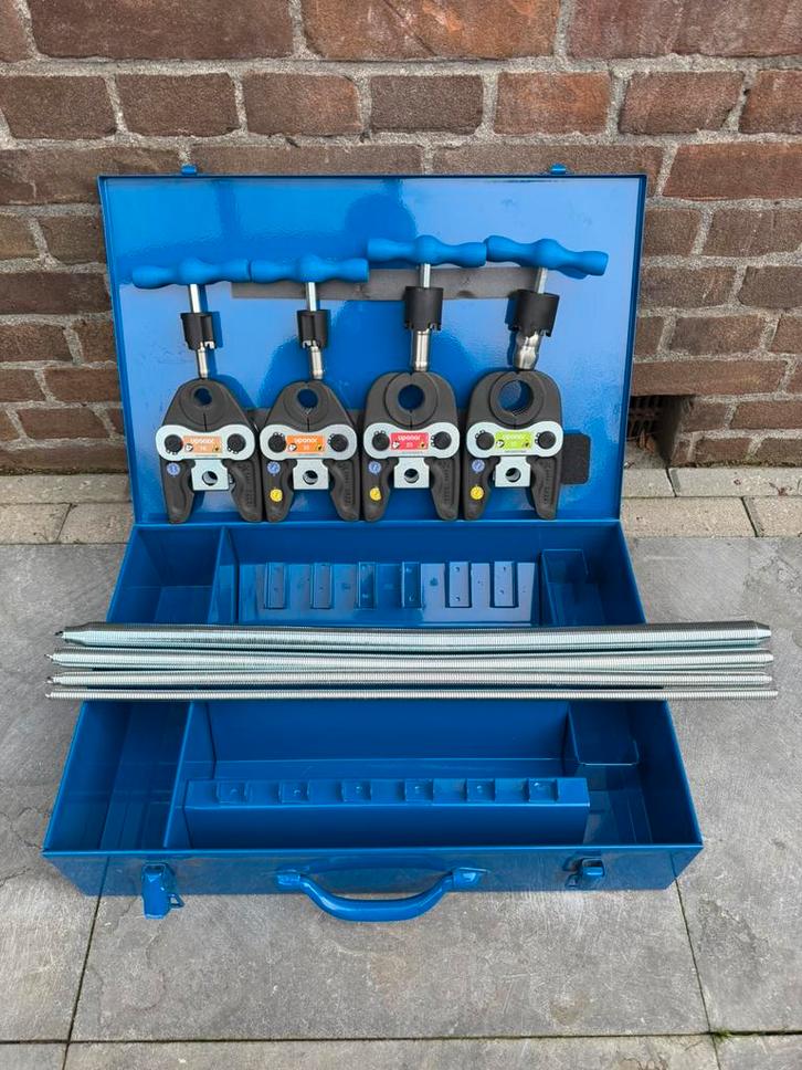 Uponor persbekken 16-20-25-32 +koffer ontbramers en buigveer, Doe-het-zelf en Verbouw, Gereedschap | Overige machines, Nieuw, Ophalen