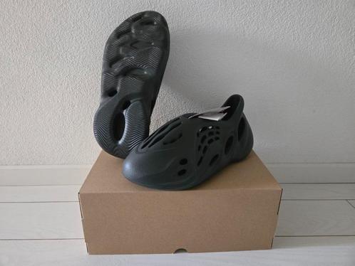Yeezy Foam RNR Onyx | Maat 44,5, Kleding | Heren, Schoenen, Nieuw, Zwart, Ophalen of Verzenden